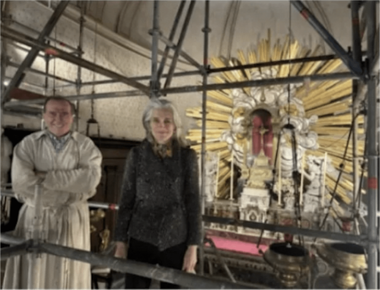 reportage travaux Valérie Micheaux dans la chapelle des pénitents gris par Vaucluse matin