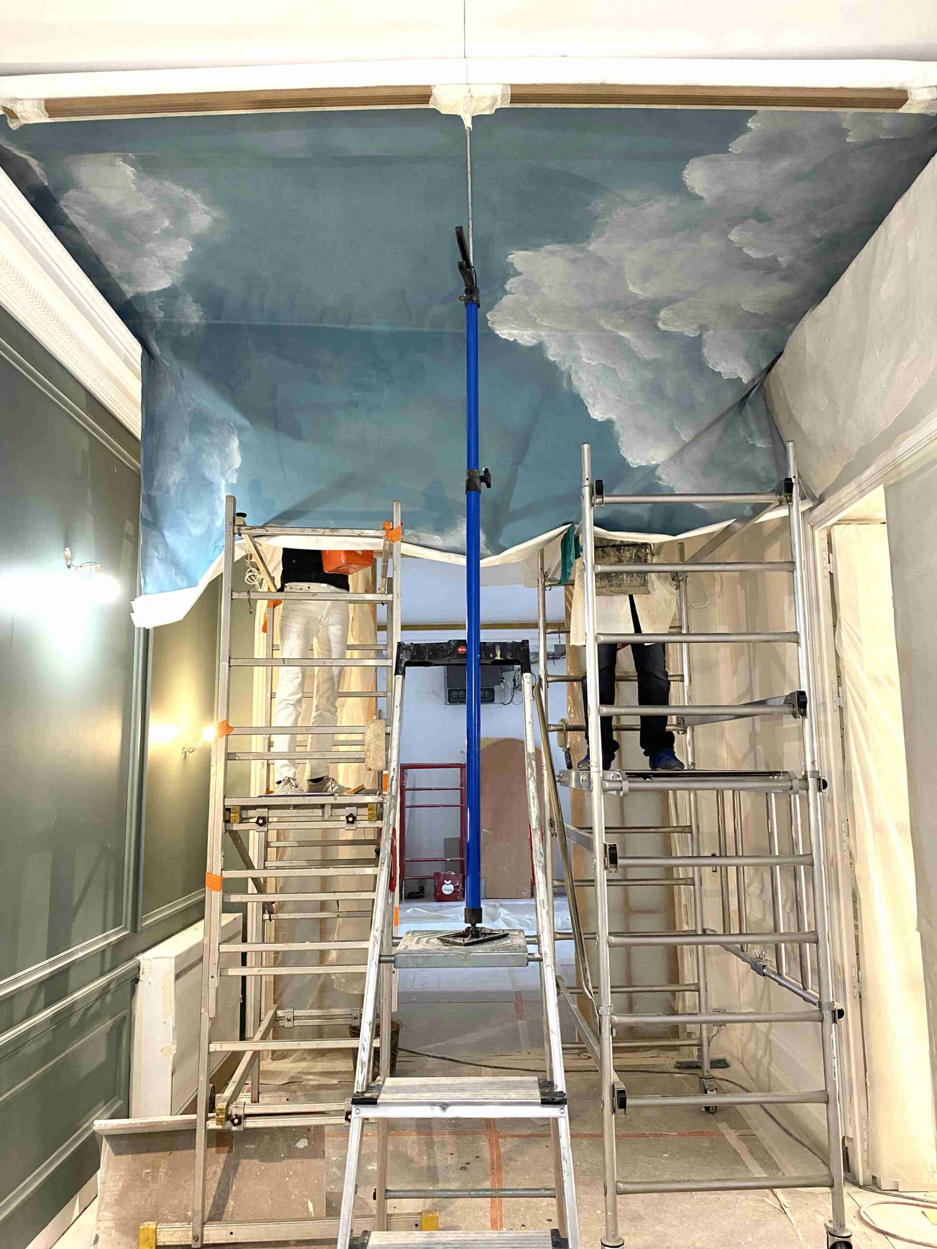 faux ciel en cours de marouflage