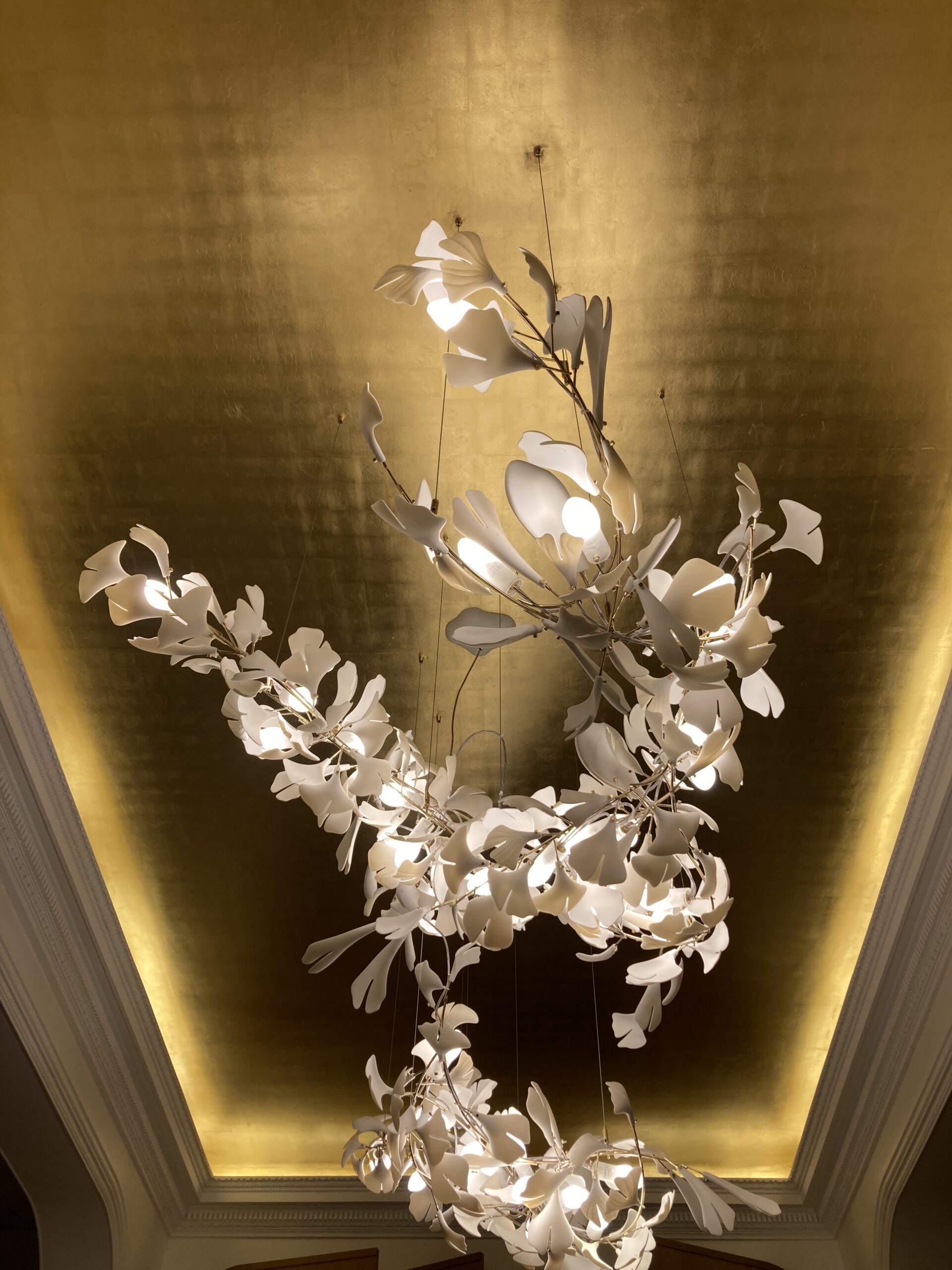 plafond damier or lustre andrea braescu