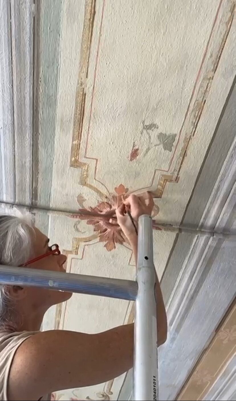 les gestes de la restitution de décors peints